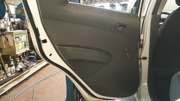 Foto: TÜR HINTEN LINKS eines Chevrolet Spark 1.0 GL