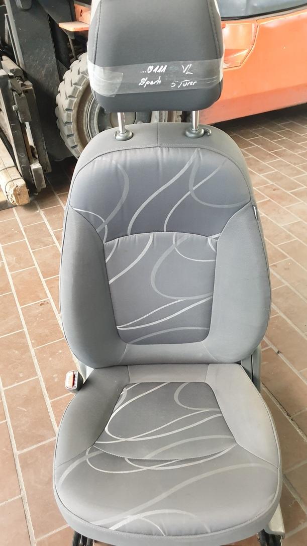 Foto: SITZ VORNE LINKS / FAHRERSITZ eines Chevrolet Spark 1.0 GL