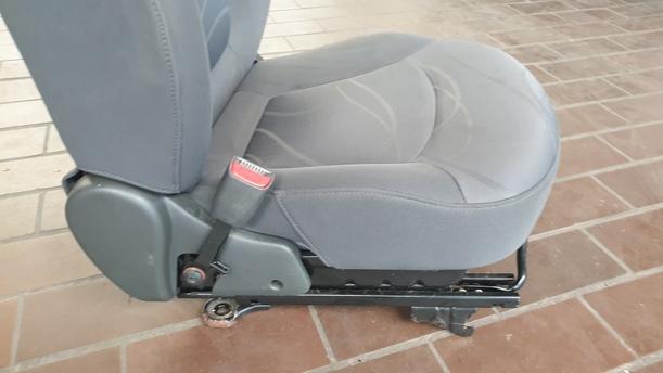 Foto: SITZ VORNE LINKS / FAHRERSITZ eines Chevrolet Spark 1.0 GL