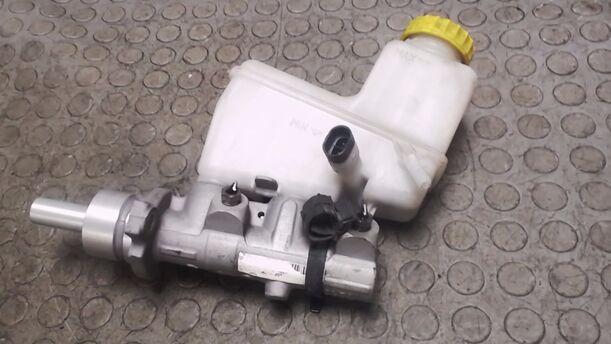 Foto: HAUPTBREMSZYLINDER eines Fiat Bravo 1.9 Multijet 8V DPF GT (Hotline)