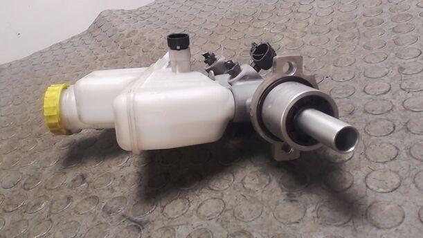 Foto: HAUPTBREMSZYLINDER eines Fiat Bravo 1.9 Multijet 8V DPF GT (Hotline)