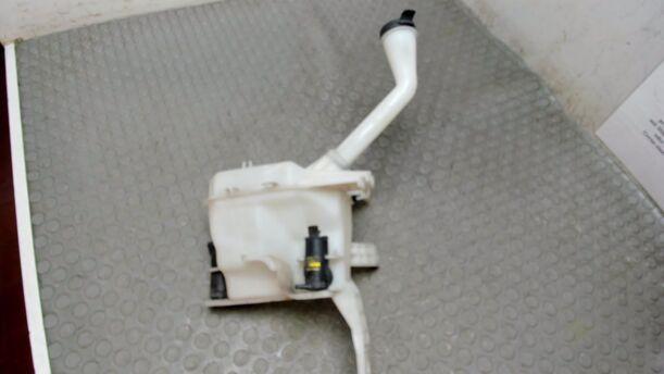 Foto: SCHEIBENWASCHBEHÄLTER eines Fiat Bravo 1.9 Multijet 8V DPF GT (Hotline)
