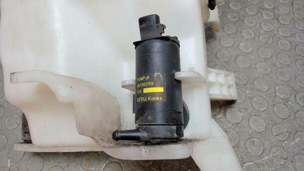 Foto: SCHEIBENWASCHBEHÄLTER eines Fiat Bravo 1.9 Multijet 8V DPF GT (Hotline)