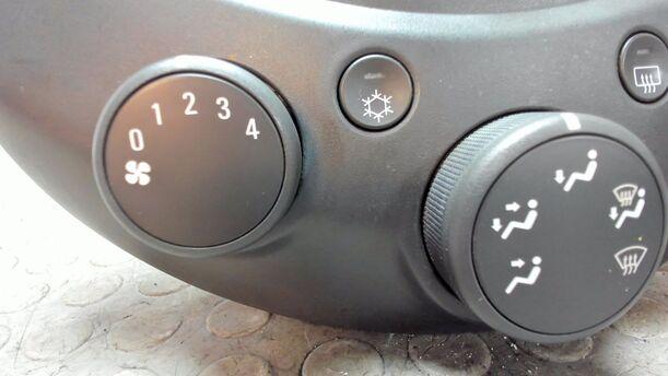 Foto: HEIZUNGSBETÄTIGUNG eines Fiat Bravo 1.9 Multijet 8V DPF GT (Hotline)