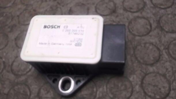 Foto: SENSOR ESP / QUERBESCHLEUNIGUNG eines Fiat Bravo 1.9 Multijet 8V DPF GT (Hotline)