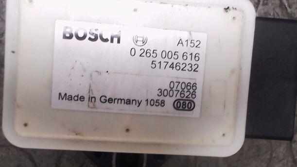 Foto: SENSOR ESP / QUERBESCHLEUNIGUNG eines Fiat Bravo 1.9 Multijet 8V DPF GT (Hotline)