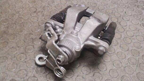 Foto: BREMSSATTEL HINTEN RECHTS (ZUBEHÖR) eines Fiat Bravo 1.9 Multijet 8V DPF GT (Hotline)
