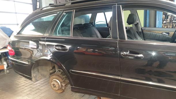 Foto: TÜR HINTEN RECHTS ( KOMBI ) eines Mercedes-Benz E 320 T CDI GL