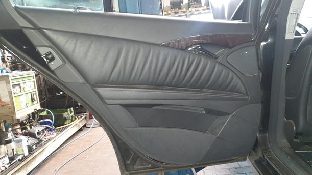 Foto: TÜR HINTEN LINKS ( KOMBI ) eines Mercedes-Benz E 320 T CDI GL