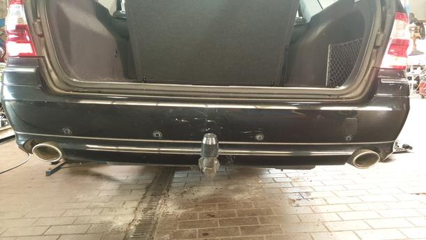 Foto: STOSSFÄNGER / STOßSTANGE HINTEN ( VOR MOPF ) eines Mercedes-Benz E 320 T CDI GL