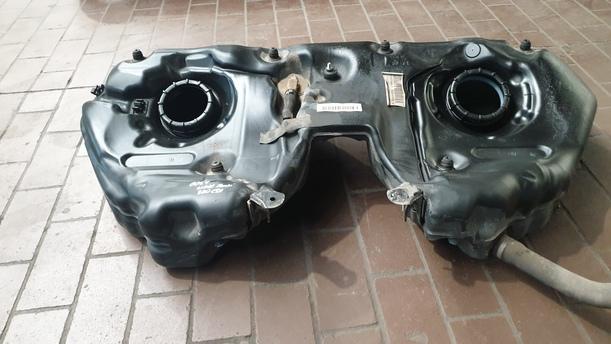 Foto: KRAFTSTOFFTANK ( KOMBI / DIESEL ) eines Mercedes-Benz E 320 T CDI GL