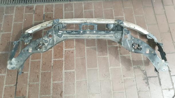 Foto: SCHLOSSTRÄGER / FRONTBLECH eines Mercedes-Benz E 320 T CDI GL