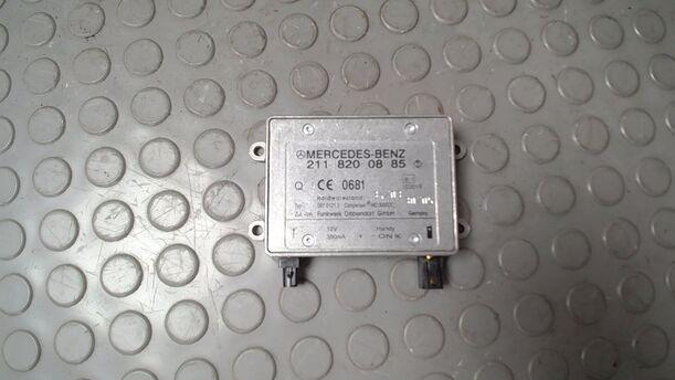Foto: ANTENNENVERSTÄRKER eines Mercedes-Benz E 320 T CDI GL