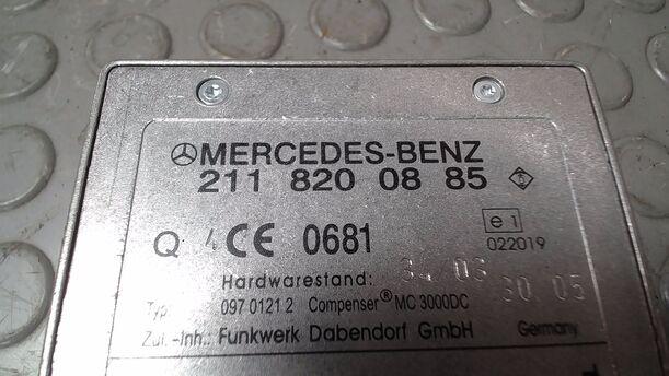 Foto: ANTENNENVERSTÄRKER eines Mercedes-Benz E 320 T CDI GL