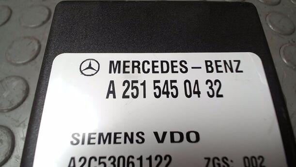 Foto: STEUERGERÄT NIVEAUREGULIERUNG eines Mercedes-Benz E 320 T CDI GL