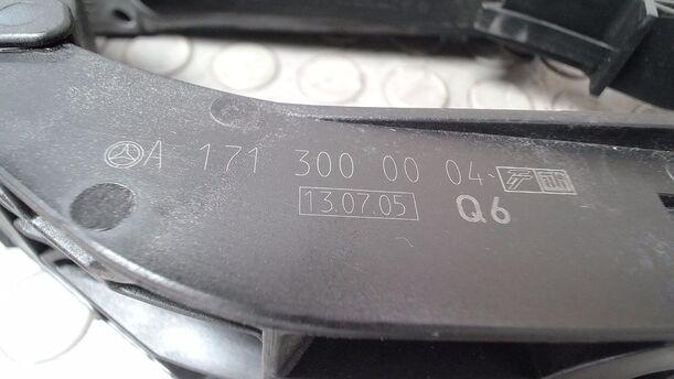 Foto: GASPEDAL eines Mercedes-Benz E 320 T CDI GL