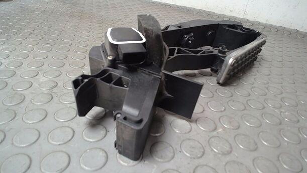Foto: GASPEDAL eines Mercedes-Benz E 320 T CDI GL