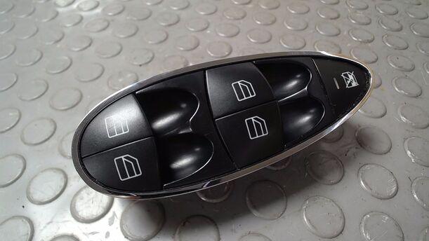 Foto: FENSTERHEBERSCHALTER eines Mercedes-Benz E 320 T CDI GL
