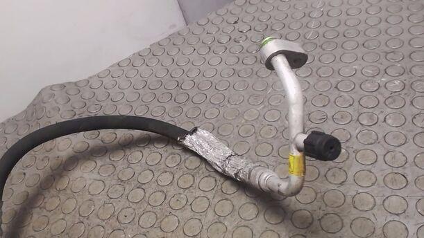 Foto: SCHLAUCH / KOMPRESSOR / VERDAMPFER eines Fiat Bravo 1.9 Multijet 8V DPF GL