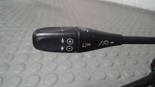 Foto: BLINKSCHALTER/ KOMBISCHALTER/ TEMPOMAT eines Mercedes-Benz E 320 T CDI GL