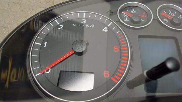 Foto: TACHOEINHEIT / KOMBIINSTRUMENT eines Audi A3 2.0 TDI DSG GL