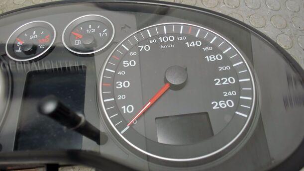 Foto: TACHOEINHEIT / KOMBIINSTRUMENT eines Audi A3 2.0 TDI DSG GL