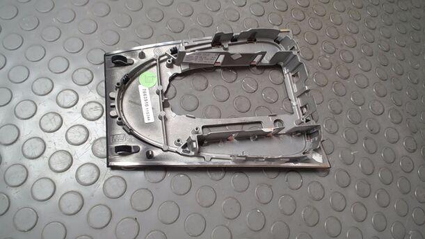 Foto: ABDECKUNG SCHALTKULISSE ( AUTOMATIK ) eines Mercedes-Benz E 320 T CDI GL