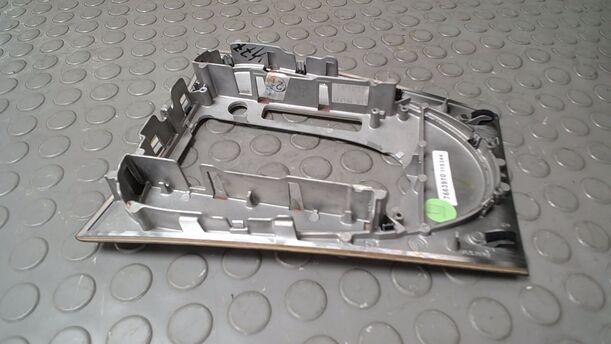 Foto: ABDECKUNG SCHALTKULISSE ( AUTOMATIK ) eines Mercedes-Benz E 320 T CDI GL