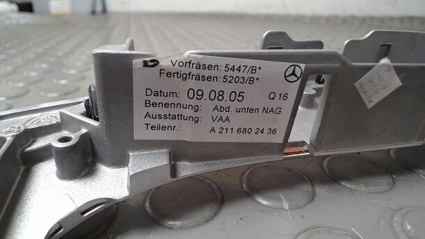 Foto: ABDECKUNG SCHALTKULISSE ( AUTOMATIK ) eines Mercedes-Benz E 320 T CDI GL