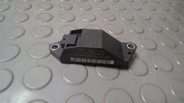 Foto: CRASHSENSOR/ AUFPRALLSENSOR eines Mercedes-Benz E 320 T CDI GL