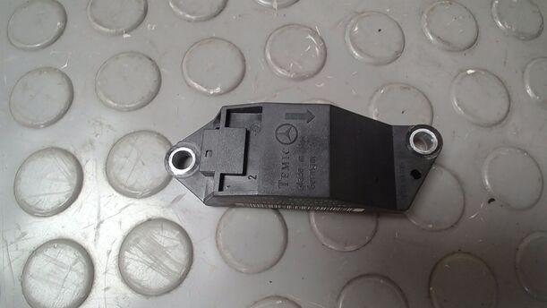 Foto: CRASHSENSOR/ AUFPRALLSENSOR eines Mercedes-Benz E 320 T CDI GL