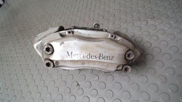 Foto: BREMSSATTEL VORN LINKS ( BREMBO ) eines Mercedes-Benz E 320 T CDI GL