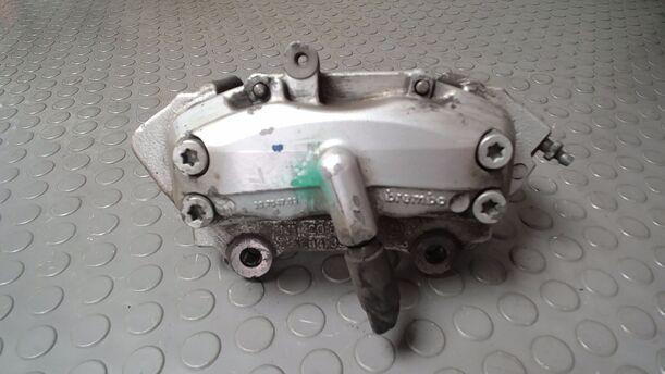 Foto: BREMSSATTEL VORN LINKS ( BREMBO ) eines Mercedes-Benz E 320 T CDI GL