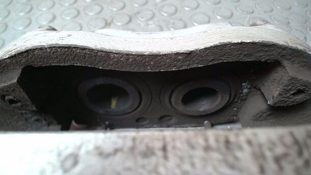 Foto: BREMSSATTEL VORN LINKS ( BREMBO ) eines Mercedes-Benz E 320 T CDI GL