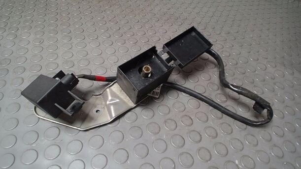 Foto: PLUSPOL/ BATTERIEKLEMME eines Mercedes-Benz E 320 T CDI GL