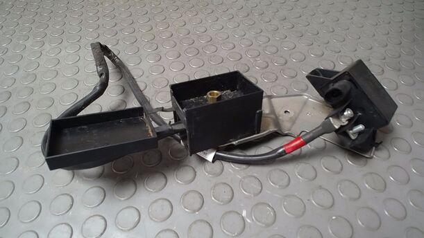 Foto: PLUSPOL/ BATTERIEKLEMME eines Mercedes-Benz E 320 T CDI GL