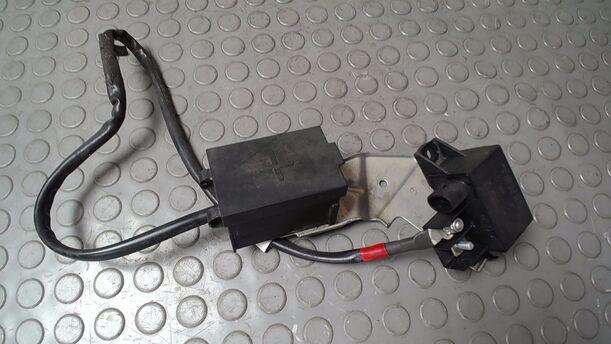 Foto: PLUSPOL/ BATTERIEKLEMME eines Mercedes-Benz E 320 T CDI GL