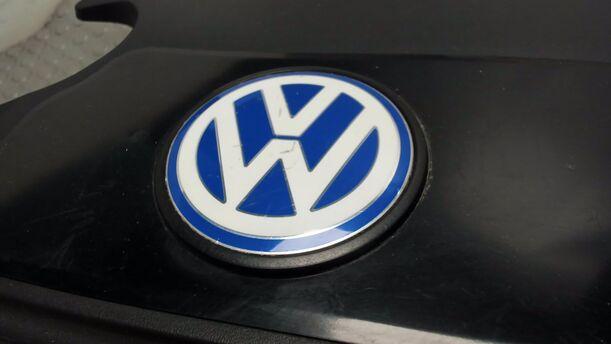 Foto: LUFTFILTER / MOTORVERSCHALUNG OBEN eines VW Polo 1.4 GL