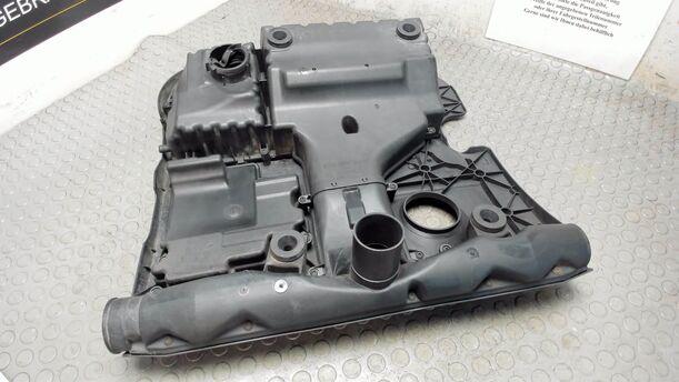 Foto: LUFTFILTER / MOTORVERSCHALUNG OBEN eines VW Polo 1.4 GL