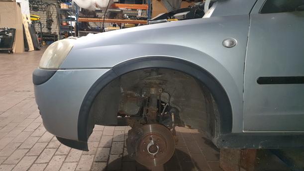 Foto: KOTFLÜGEL VORNE LINKS eines Opel Corsa 1.2 16V GL