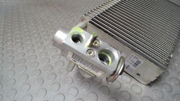 Foto: VERDAMPFER KLIMAANLAGE eines Mercedes-Benz E 320 T CDI GL