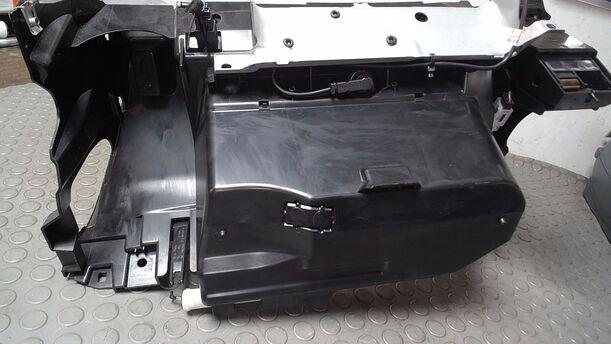 Foto: HANDSCHUHFACH eines Mercedes-Benz E 320 T CDI GL