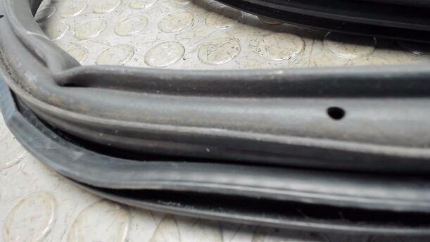 Foto: TÜRDICHTUNG VORNE LINKS ( 2/3 TÜRER ) eines Opel Corsa 1.2 16V GL