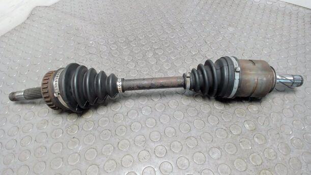 Foto: ANTRIEBSWELLE VORNE LINKS eines Opel Corsa 1.2 16V GL