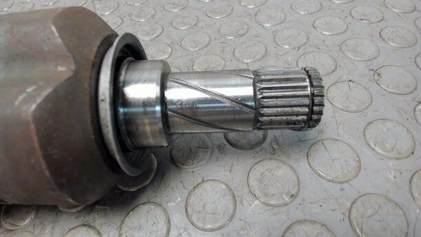 Foto: ANTRIEBSWELLE VORNE LINKS eines Opel Corsa 1.2 16V GL