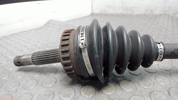 Foto: ANTRIEBSWELLE VORNE LINKS eines Opel Corsa 1.2 16V GL