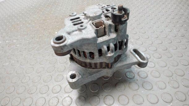 Foto: LICHTMASCHINE / GENERATOR eines Renault Twingo GL