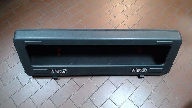 Foto: ABLAGEBOX eines Mercedes-Benz E 320 T CDI GL