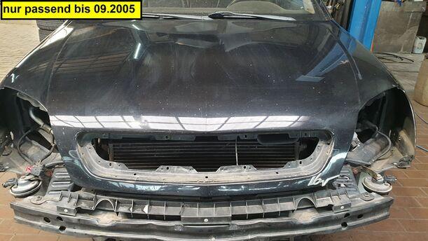 Foto: MOTORHAUBE eines Opel Vectra 1.8 GL