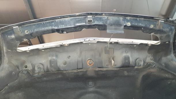 Foto: MOTORHAUBE eines Opel Vectra 1.8 GL